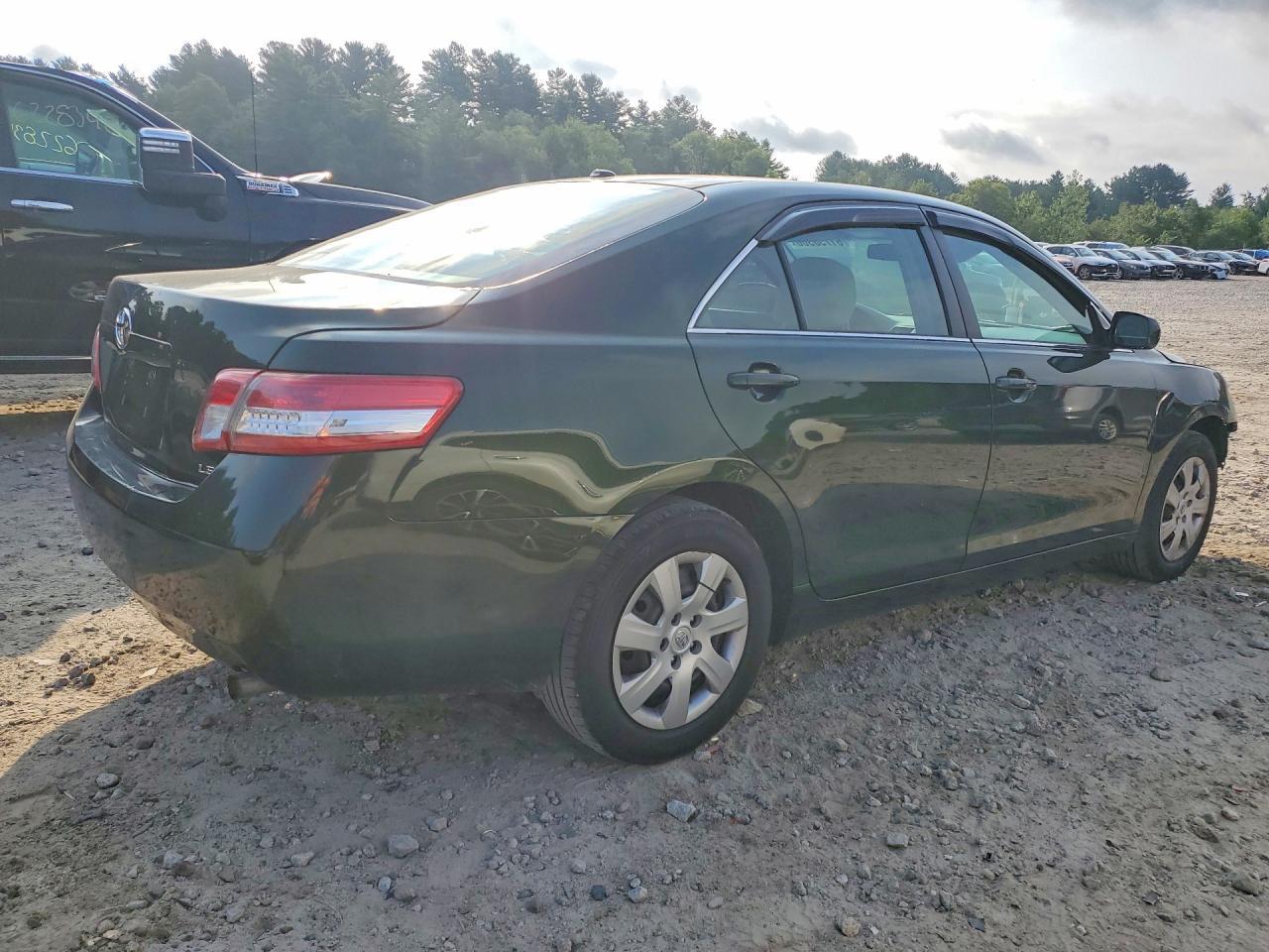 2011 Toyota Camry Le - Фото 3