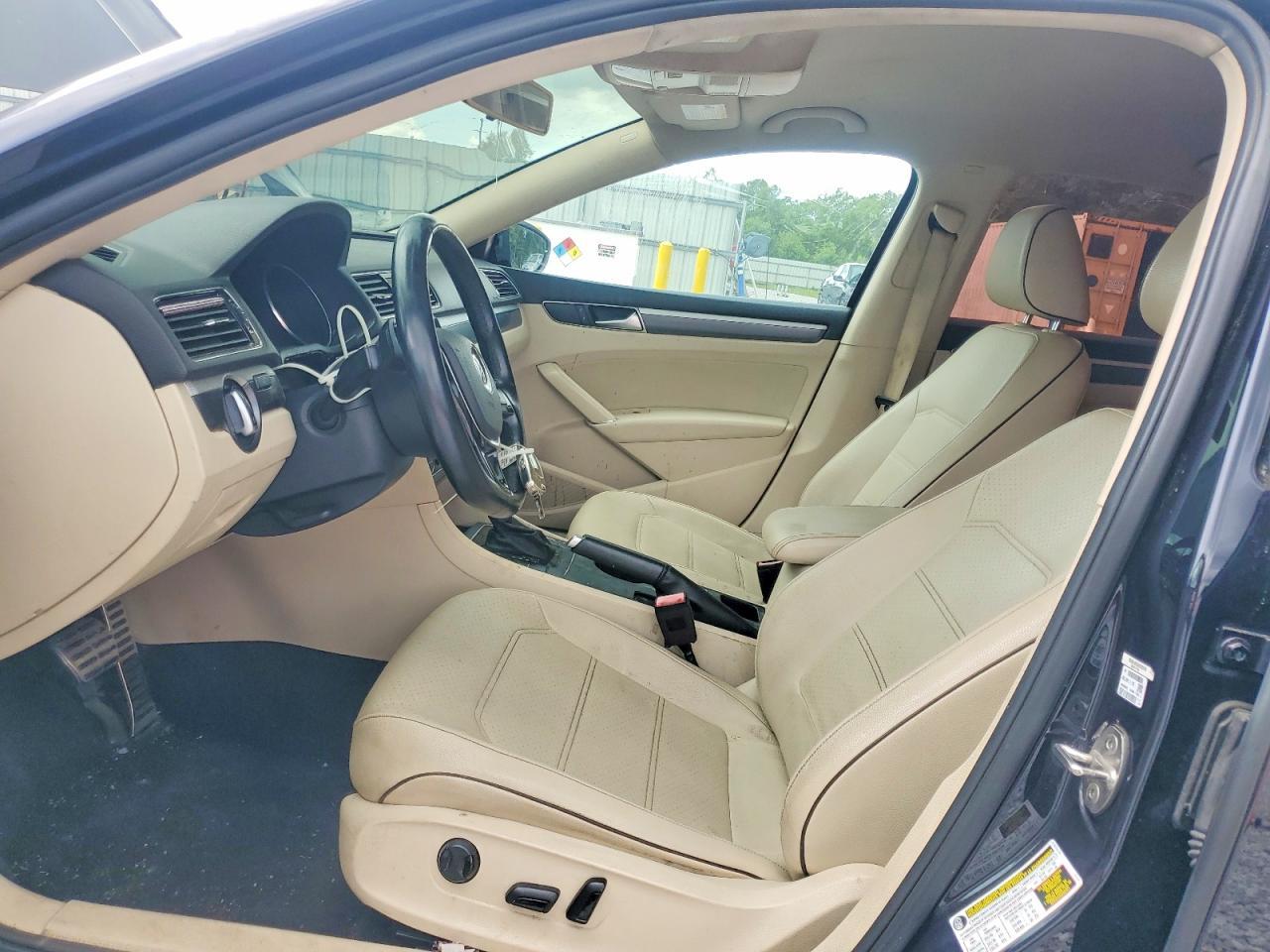 2018 Volkswagen Passat S/R-Line - Image 7