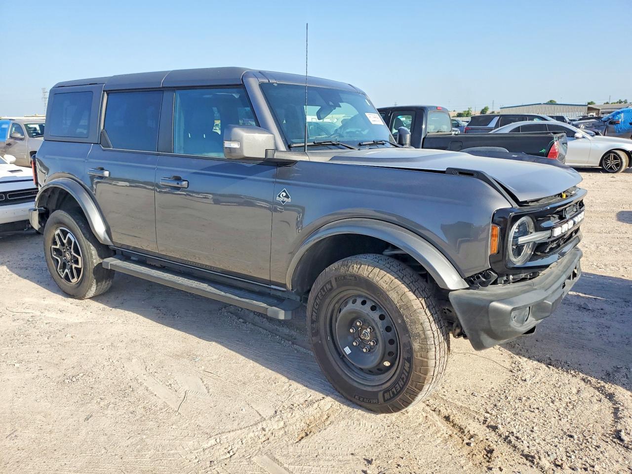 2024 Ford Bronco Outer Banks - Image 4