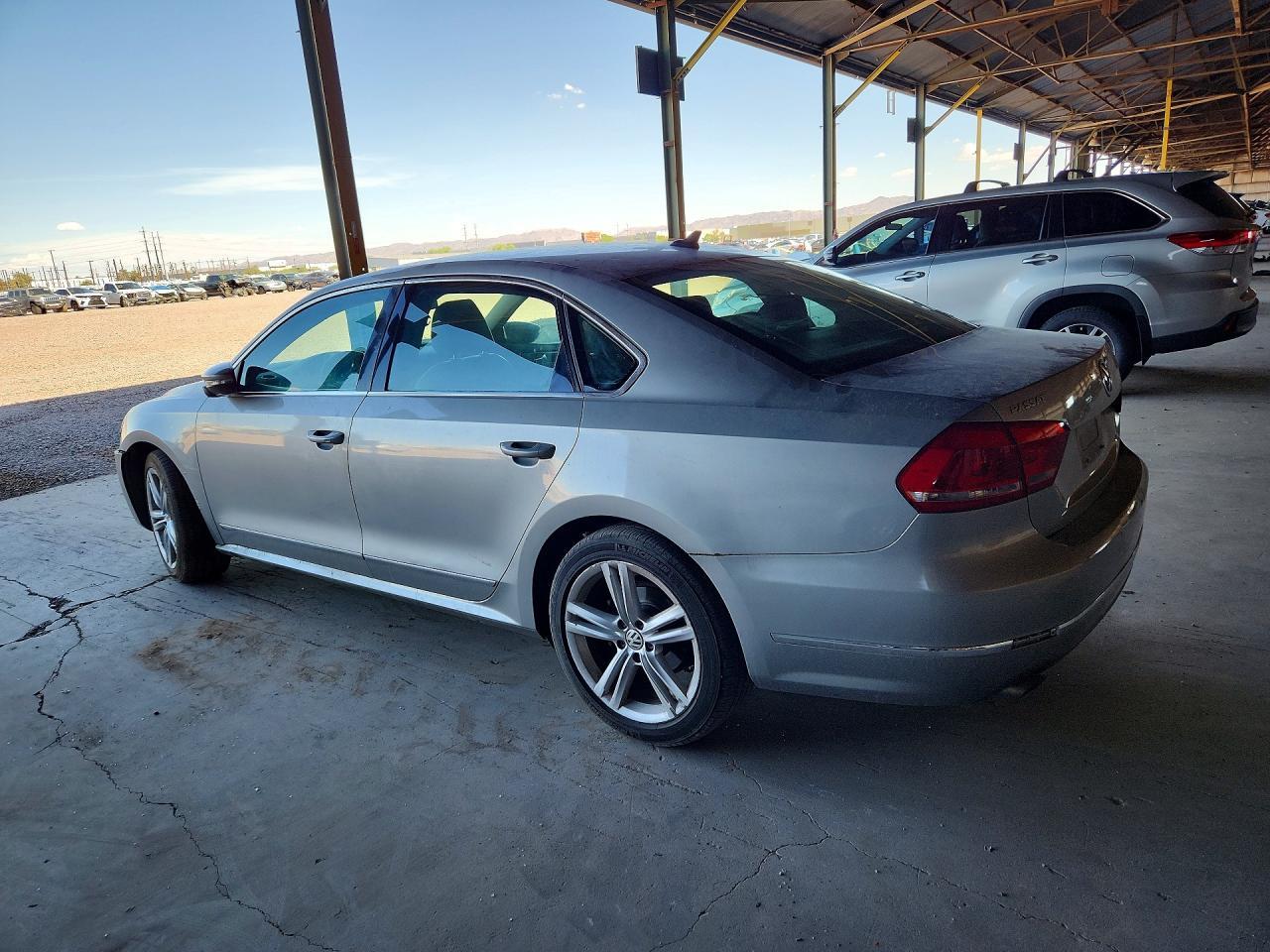 2012 Volkswagen Passat Sel - Фото 2