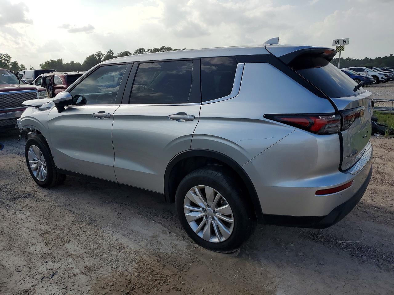 2025 Mitsubishi Outlander Es - Image 2