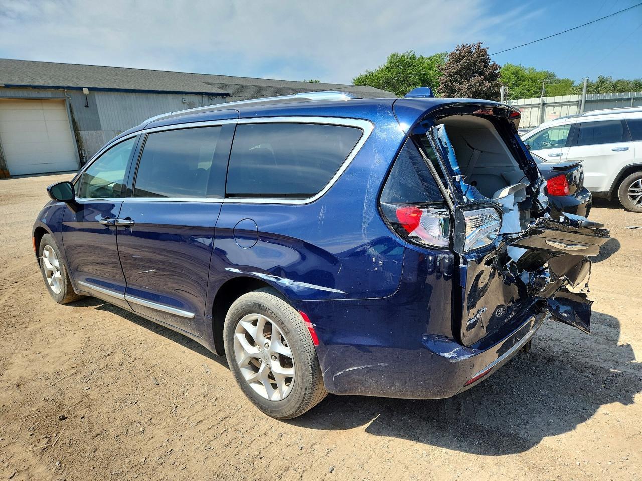 2019 Chrysler Pacifica Touring L Plus - Фото 2
