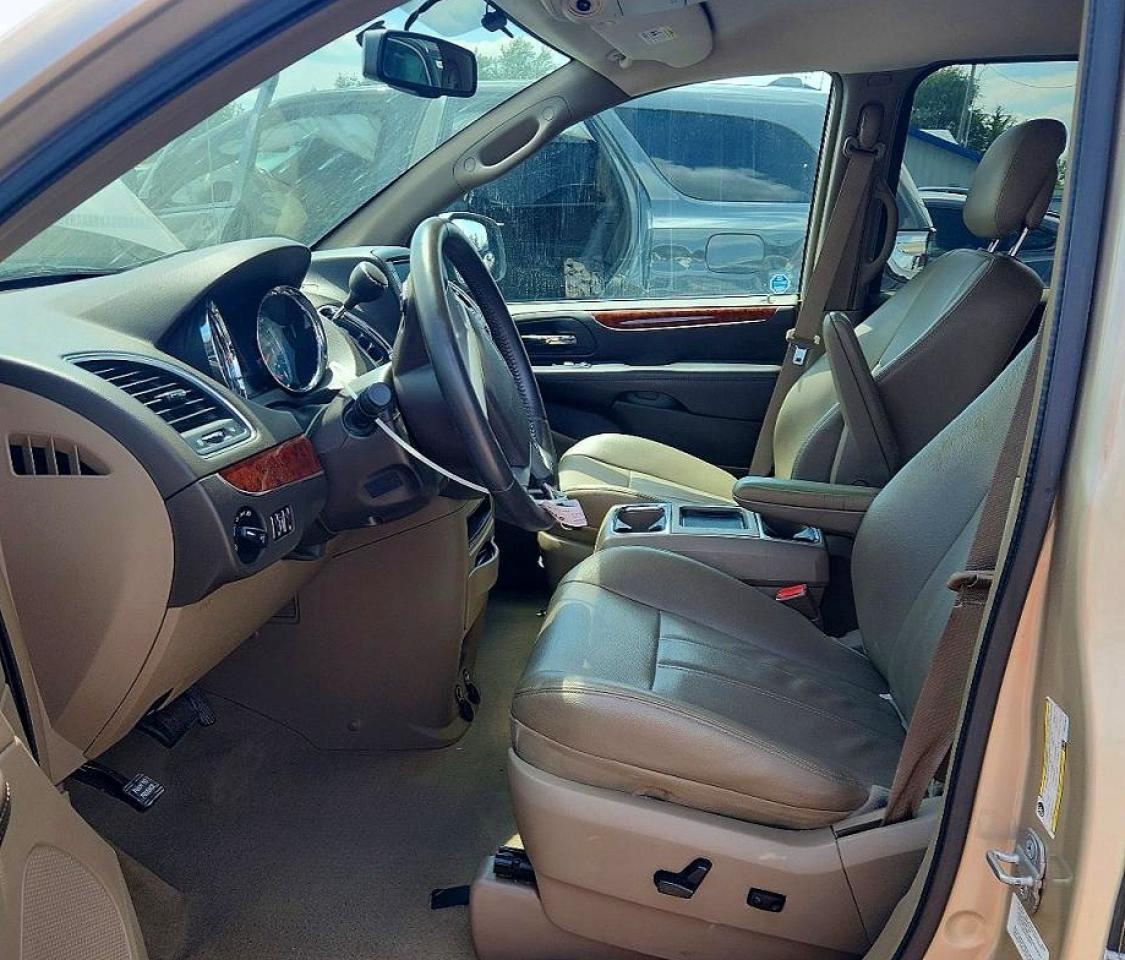 2014 Chrysler Town & Country Touring - Фото 7
