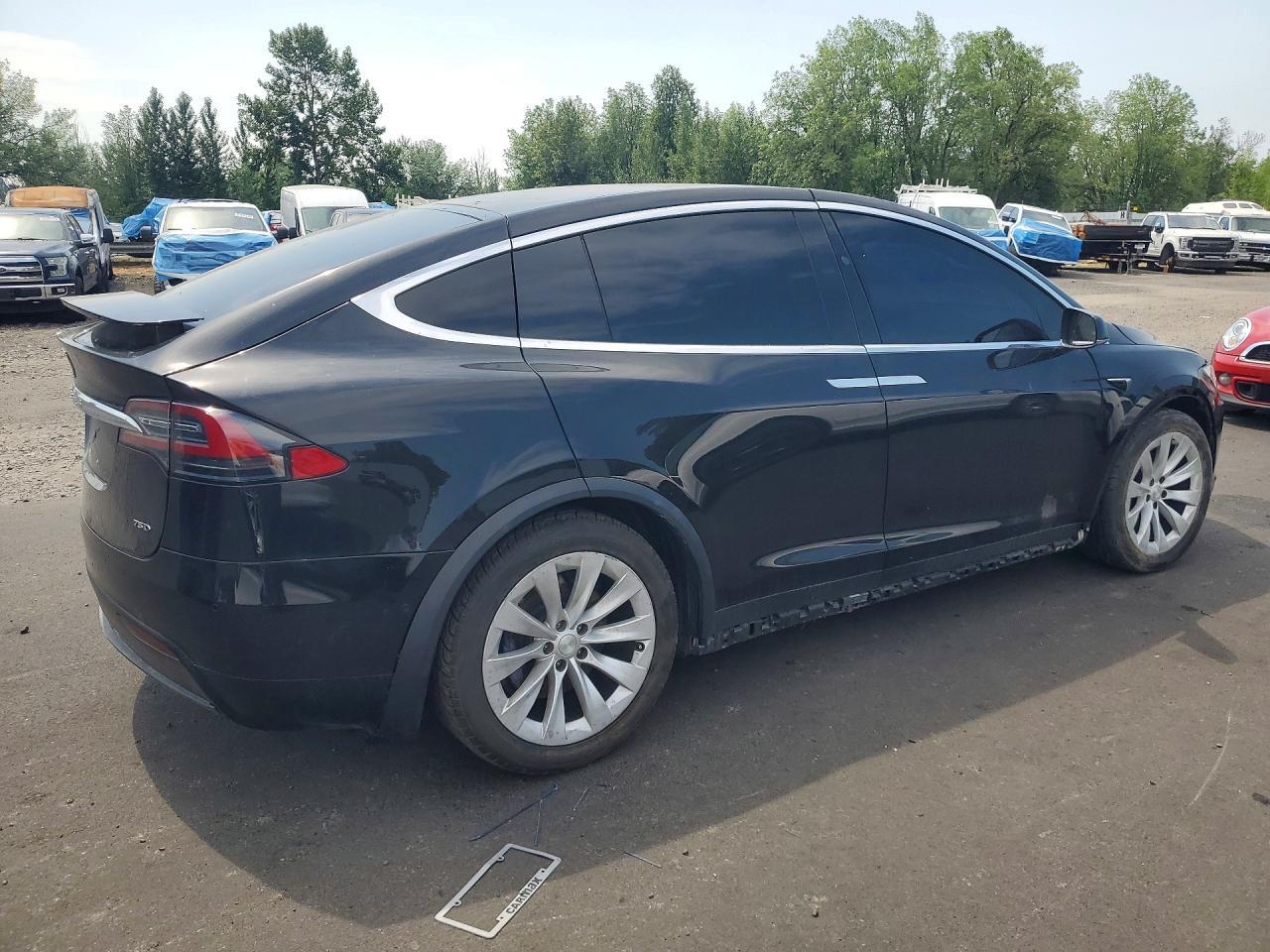 2017 Tesla Model X - Фото 3