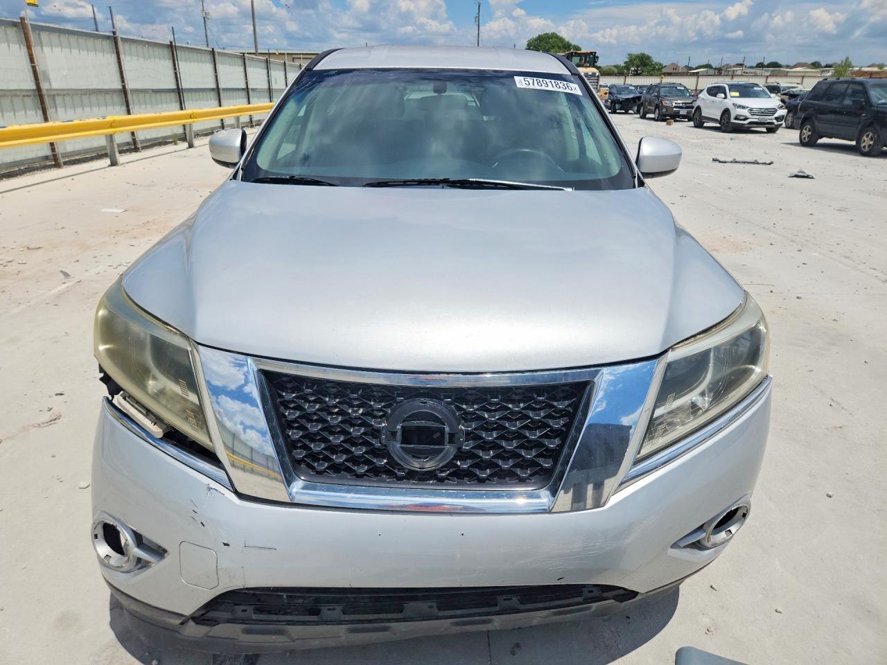 2014 Nissan Pathfinder S - Image 5