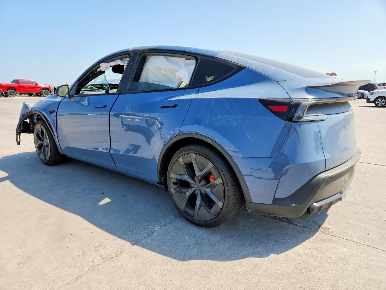 2026 Tesla Model Y - Фото 2