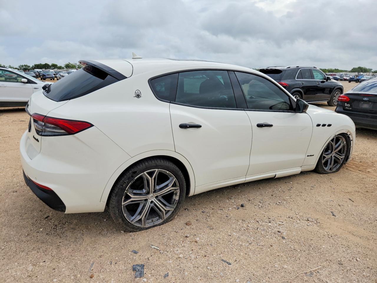 2021 Maserati Levante S - Фото 3