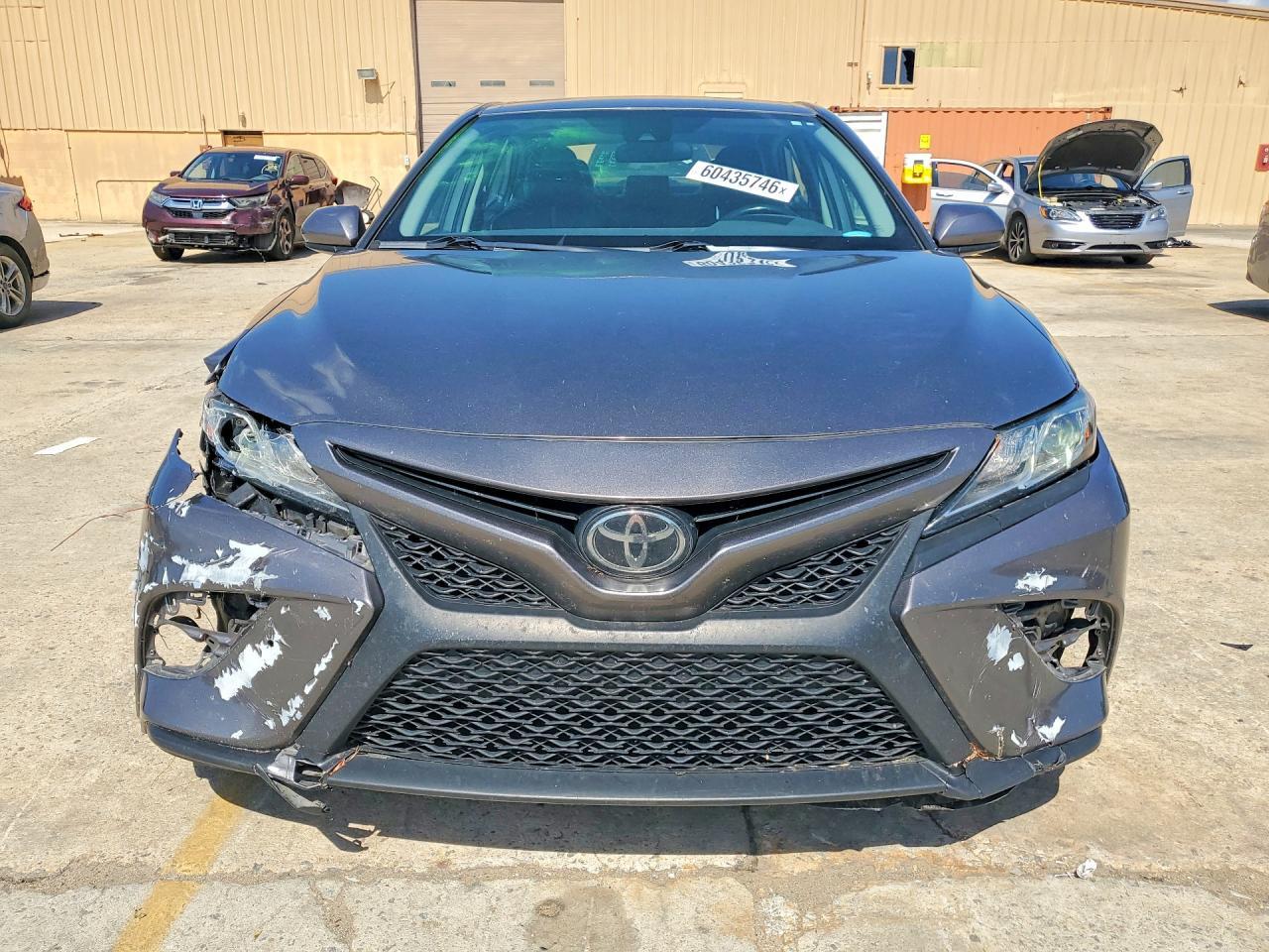 2020 Toyota Camry Se - Фото 5