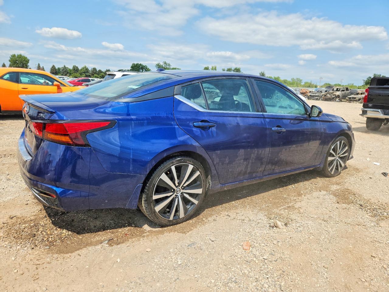 2021 Nissan Altima Sr - Фото 3