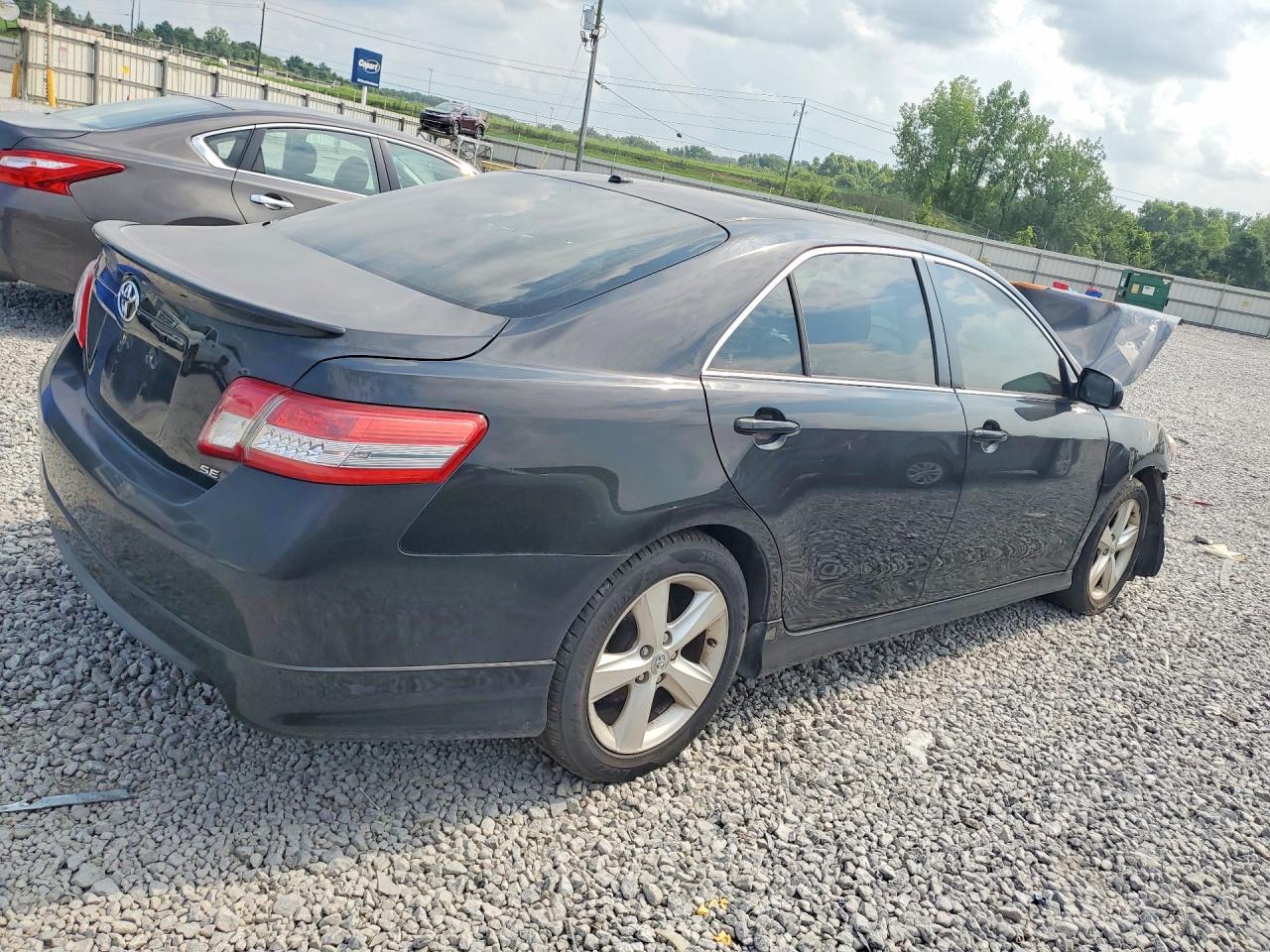 2011 Toyota Camry Se - Image 3