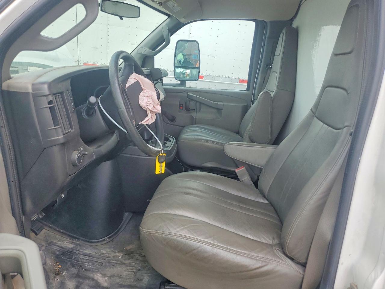 2016 Chevrolet Express G3500 Box Truck - Фото 7