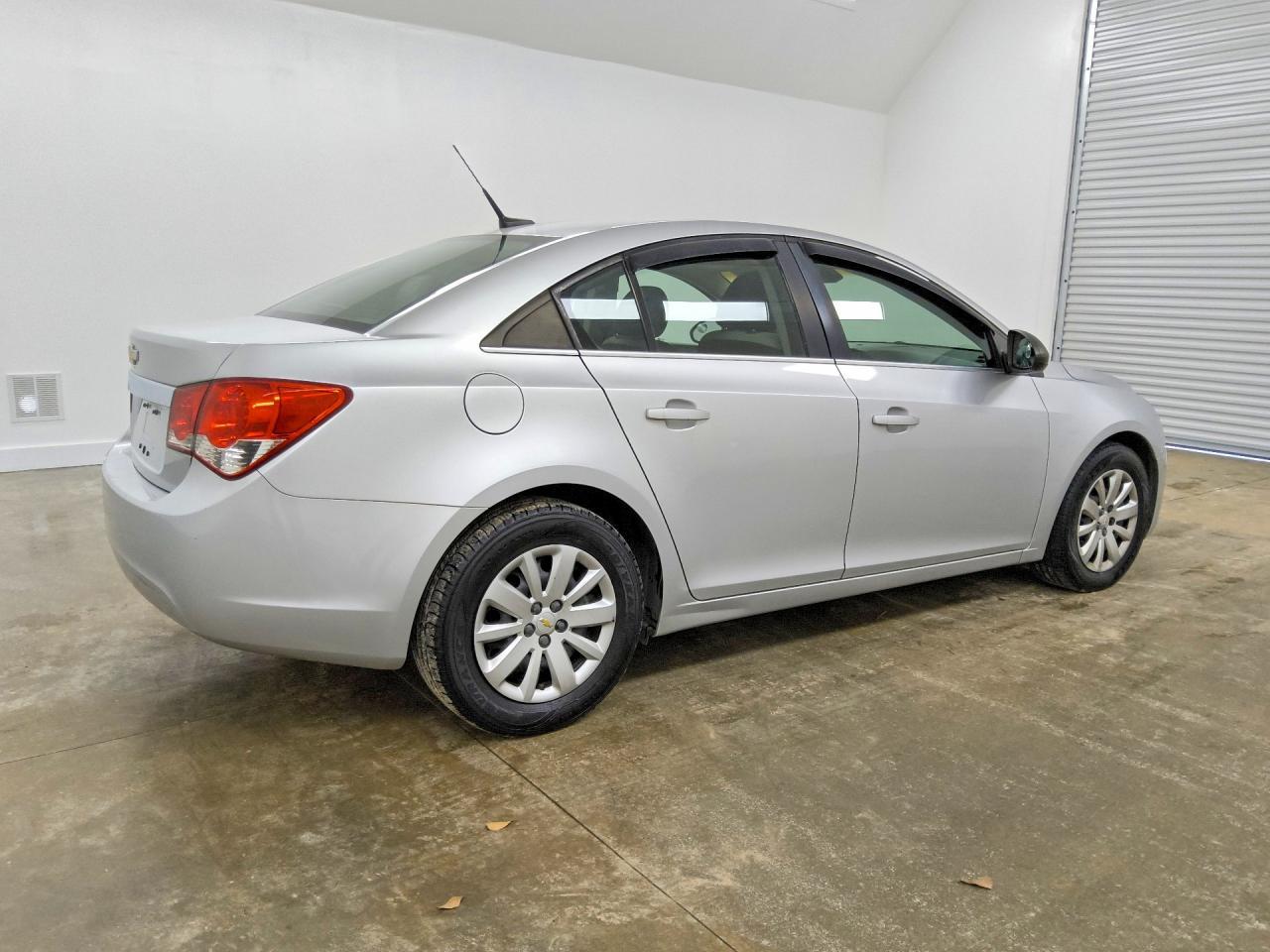 2011 Chevrolet Cruze Ls - Фото 3