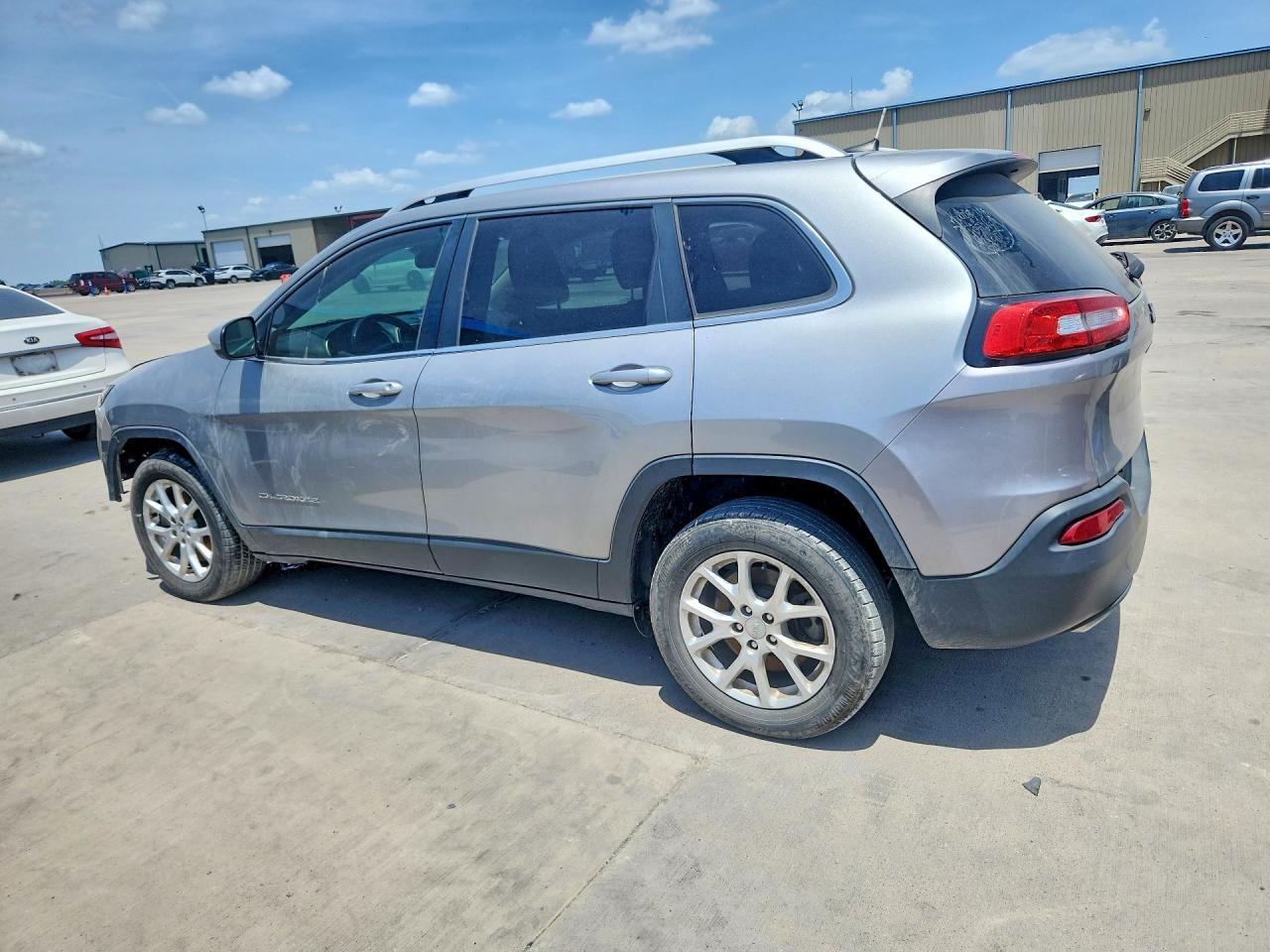 2016 Jeep Cherokee Latitude - Фото 2