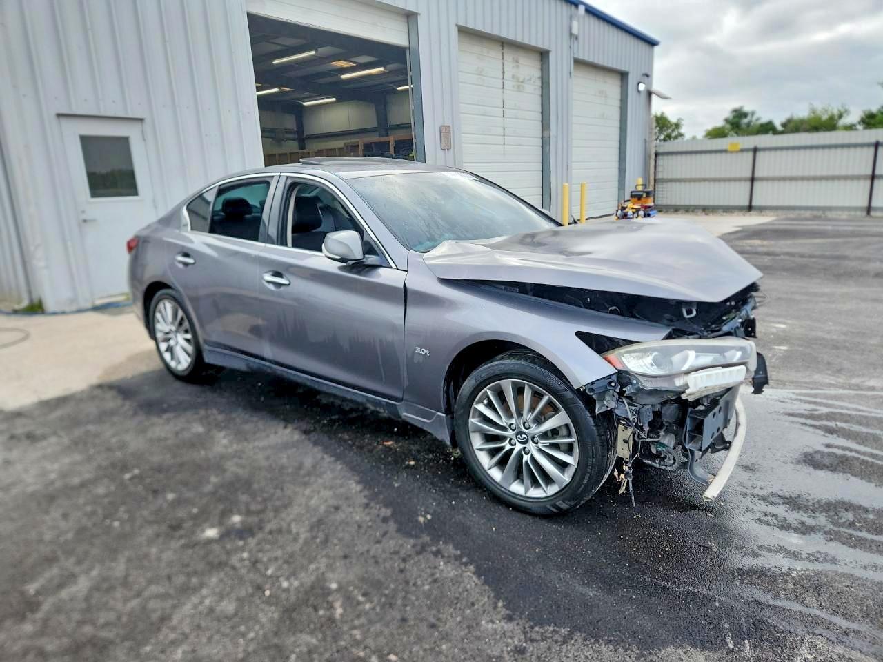 2018 Infiniti Q50 3.0T Luxe - Фото 4