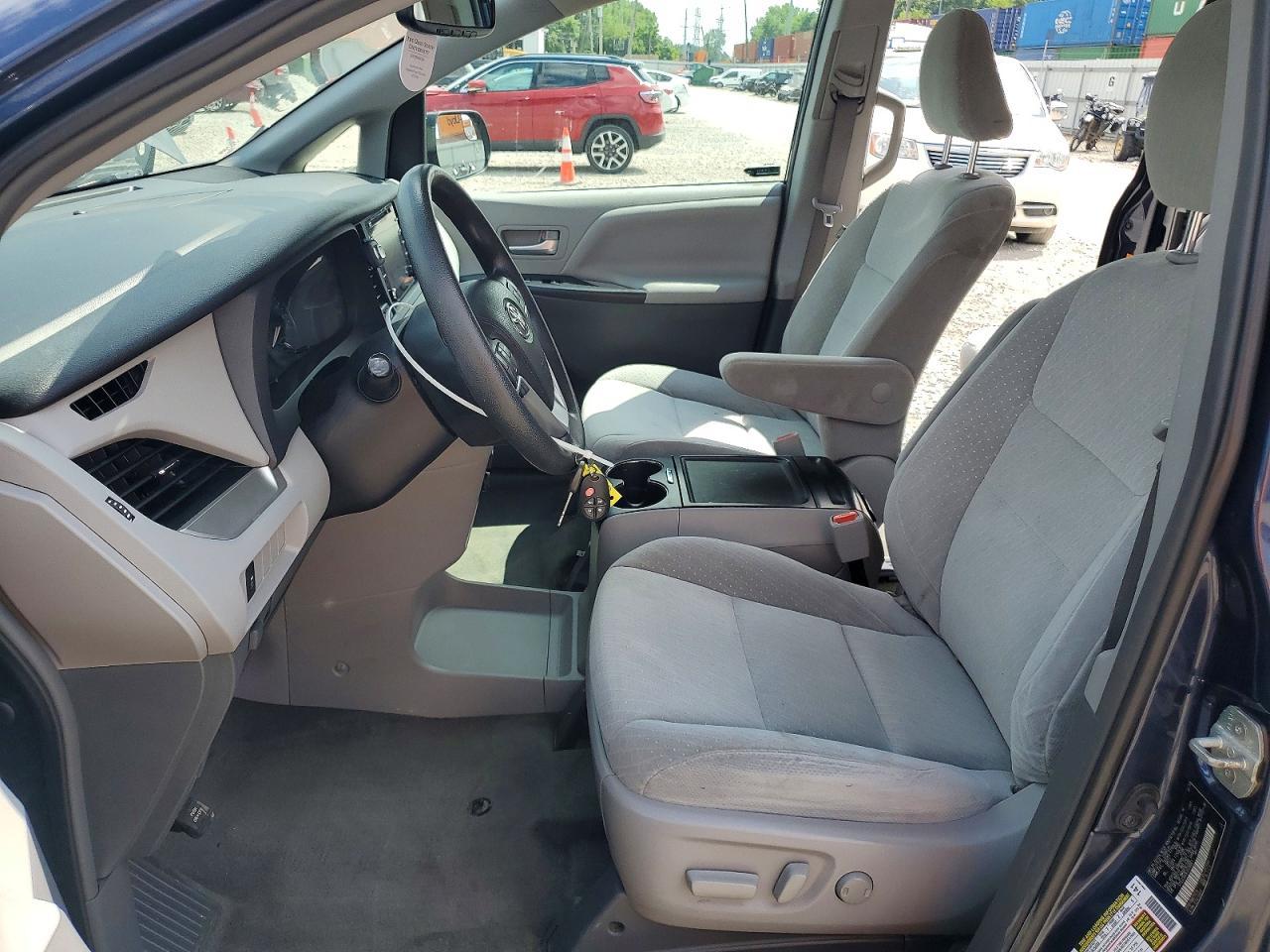 2018 Toyota Sienna Le - Image 7