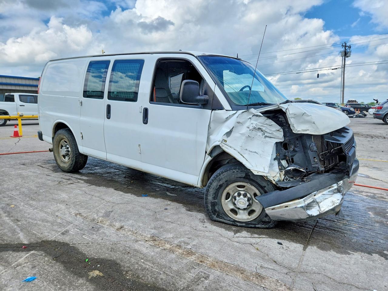 2014 Chevrolet Express G2500 - Image 4