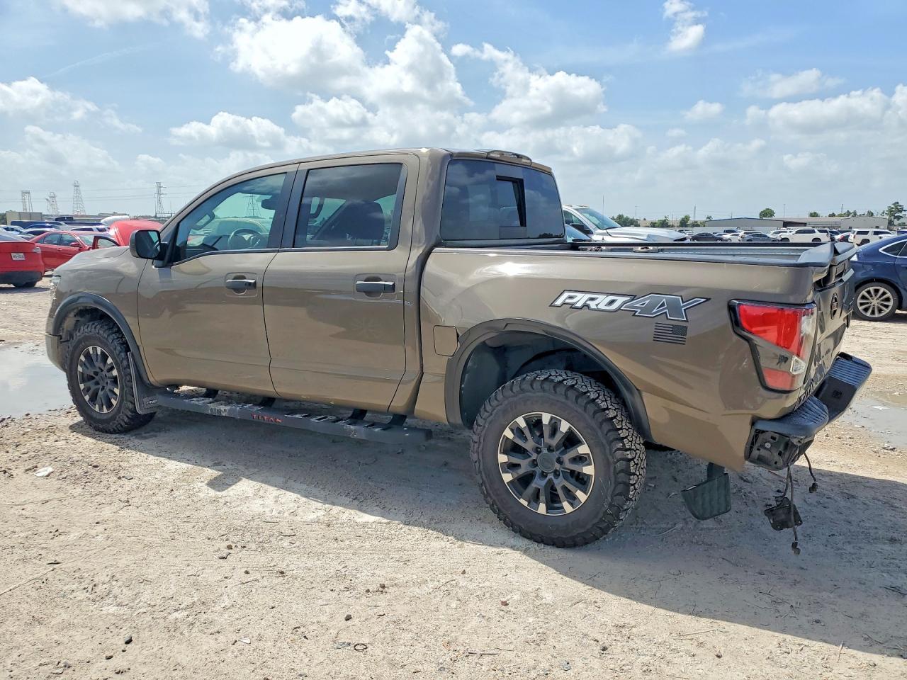 2021 Nissan Titan Pro-4X - Фото 2