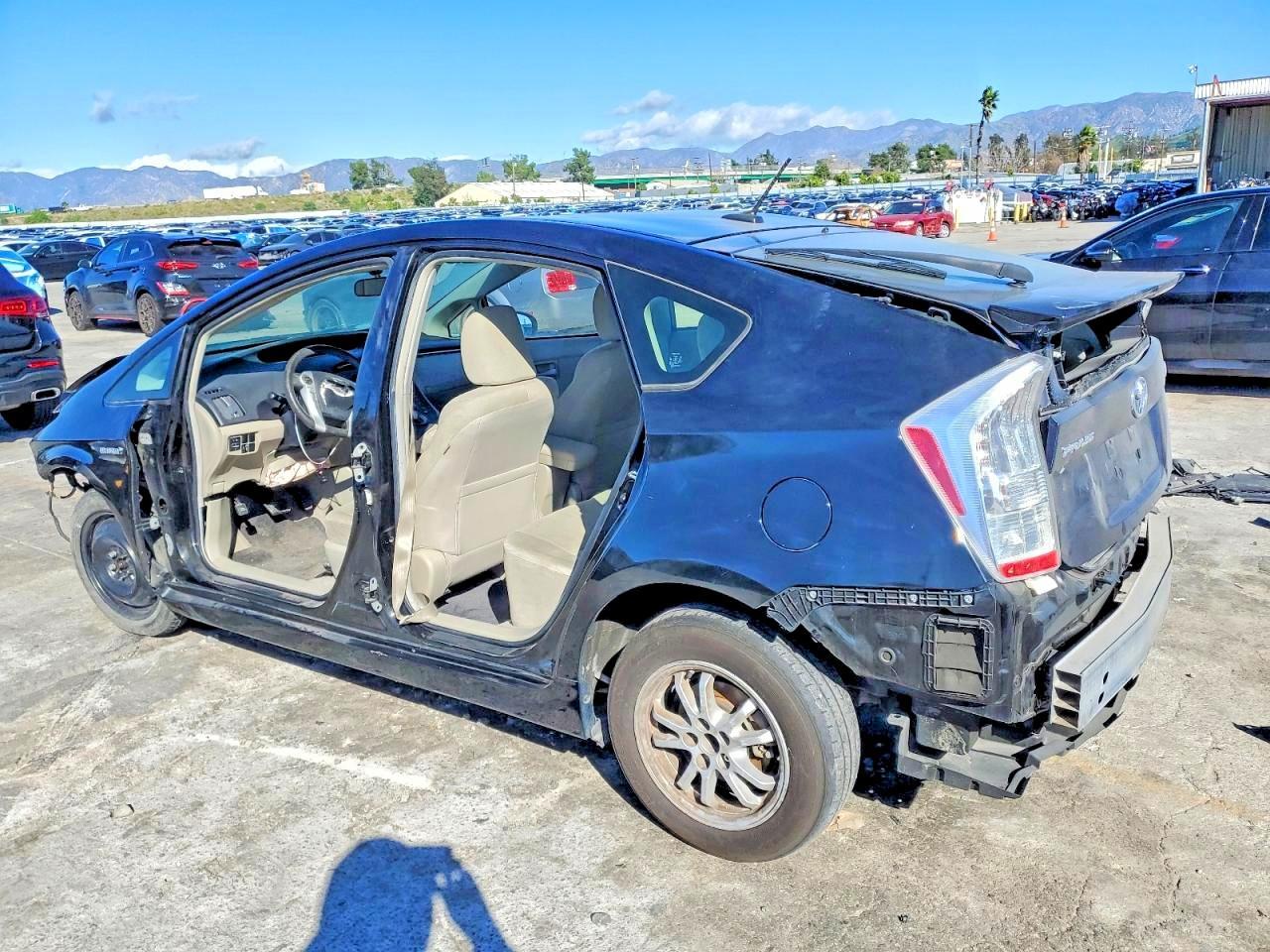 2011 Toyota Prius Three - Image 2