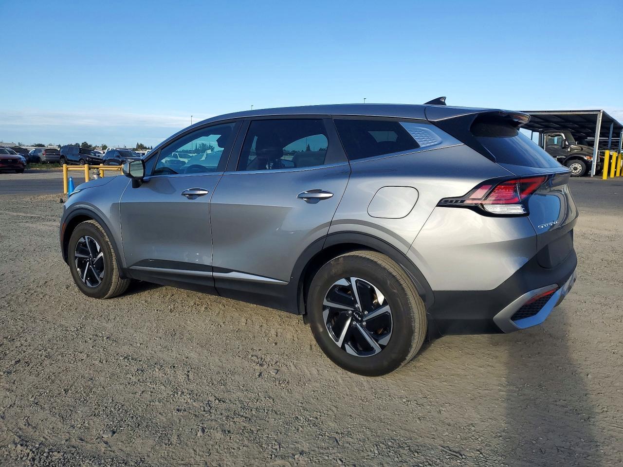 2024 Kia Sportage Hybrid Lx - Image 2
