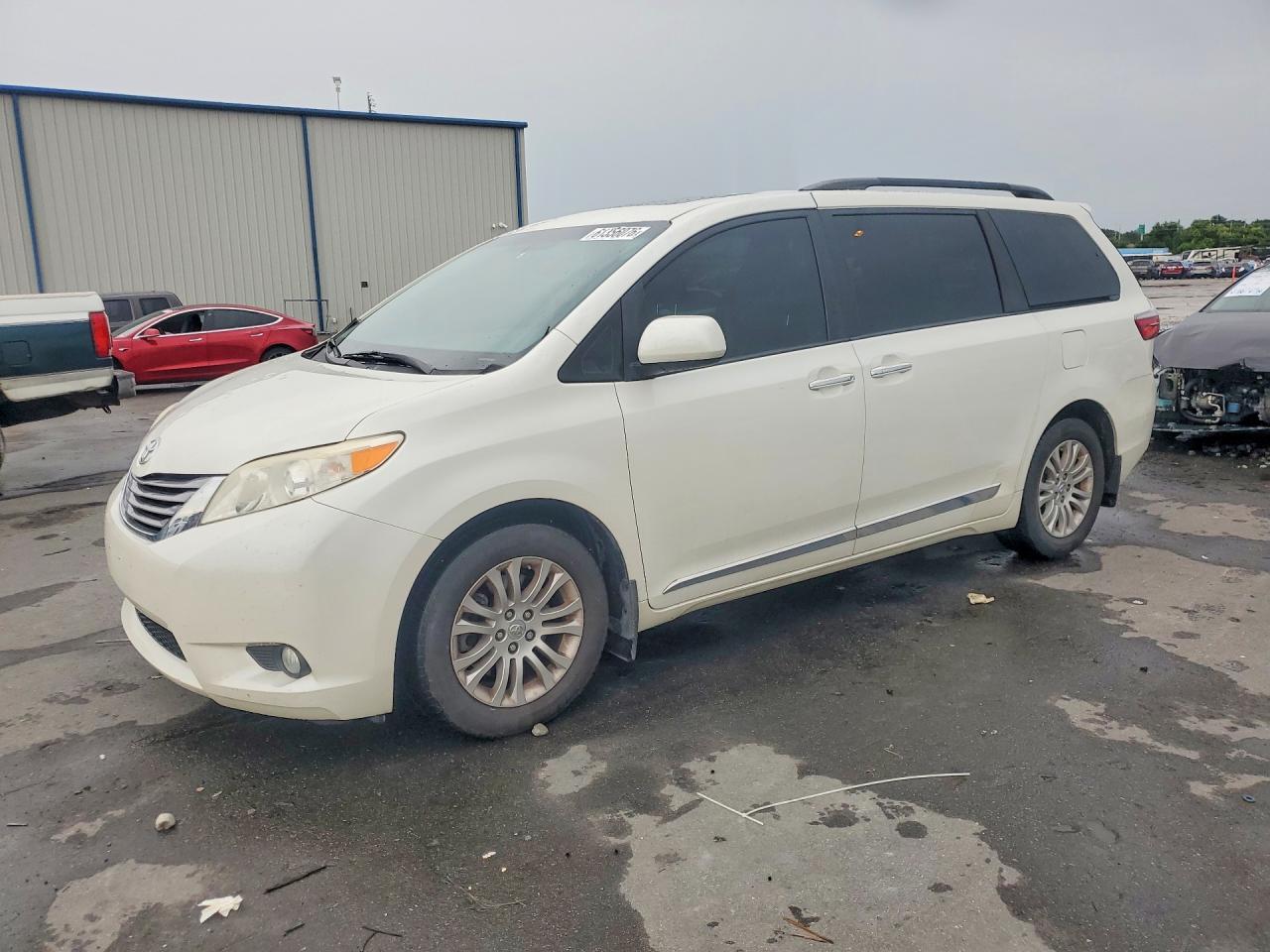 2017 Toyota Sienna Xle 8-Passenger