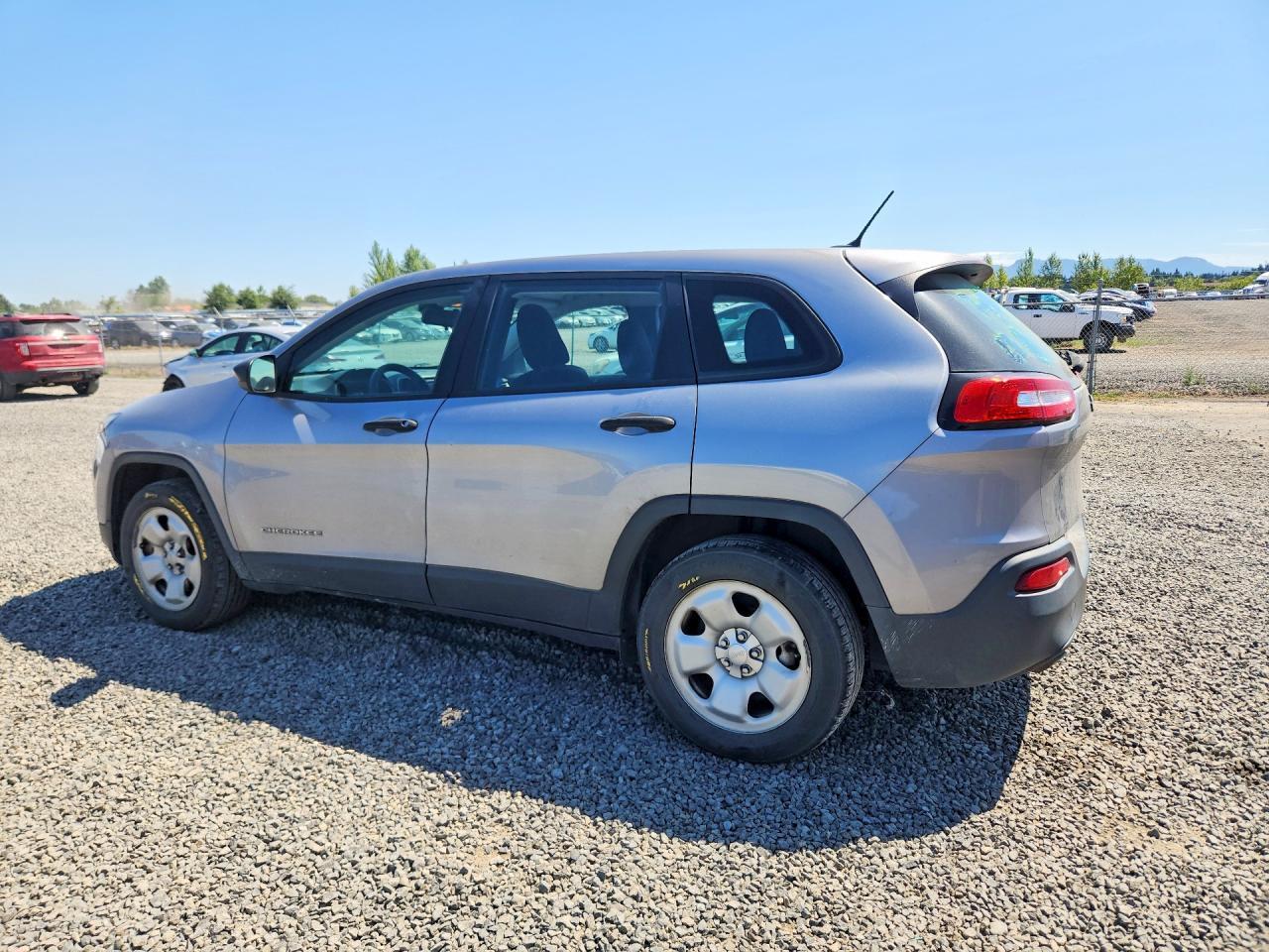 2016 Jeep Cherokee Sport - Фото 2