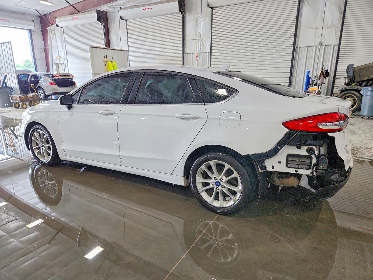 2020 Ford Fusion Se - Фото 2