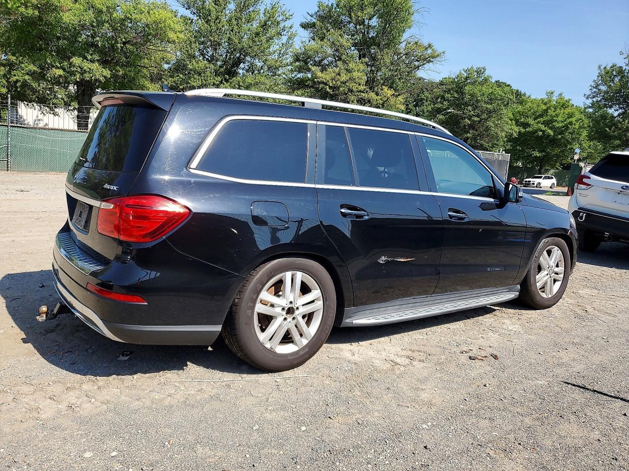 2015 Mercedes-Benz Gl 450 4Matic - Image 3