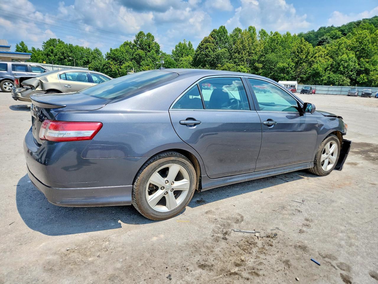 2011 Toyota Camry Se - Image 3