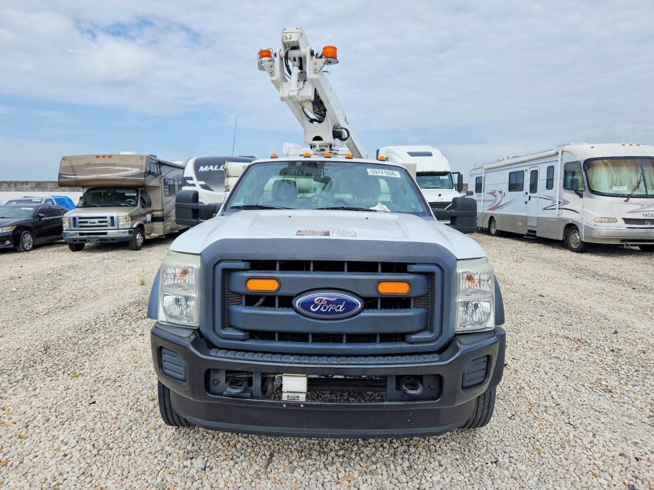 2015 Ford F450 Super Duty Bucket Truck - Image 5