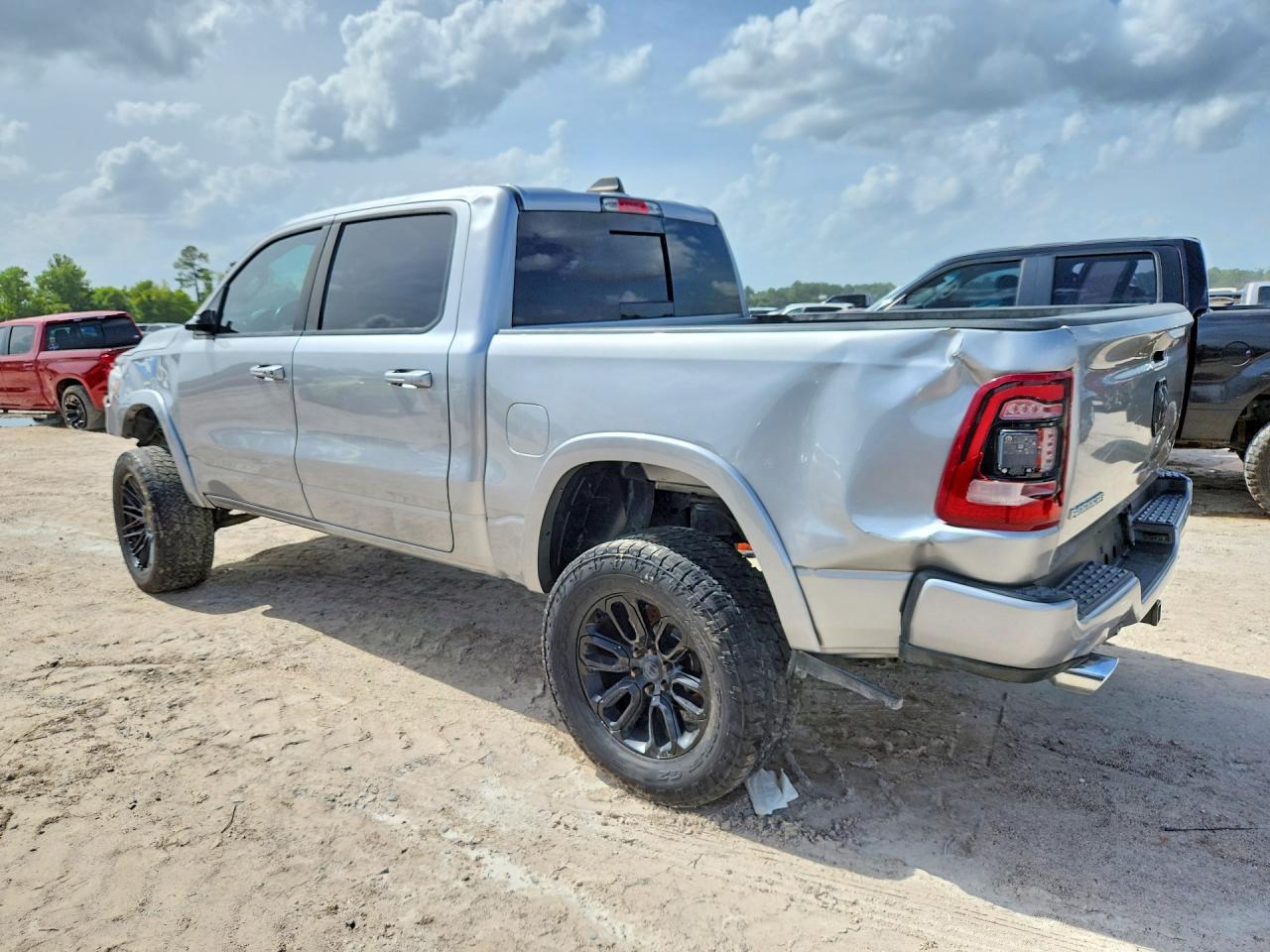 2021 Ram 1500 Laramie - Фото 2
