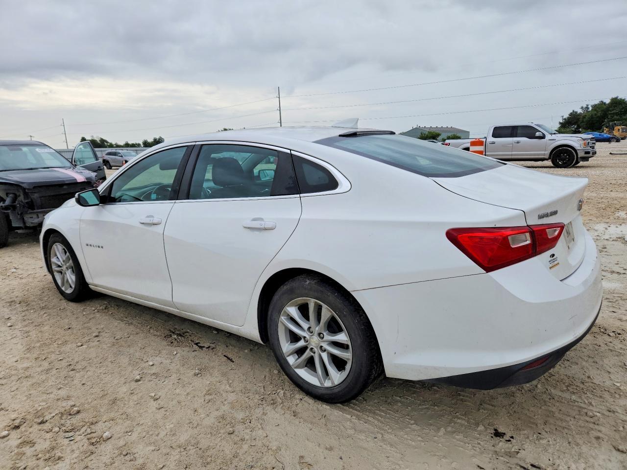 2016 Chevrolet Malibu Lt - Image 2