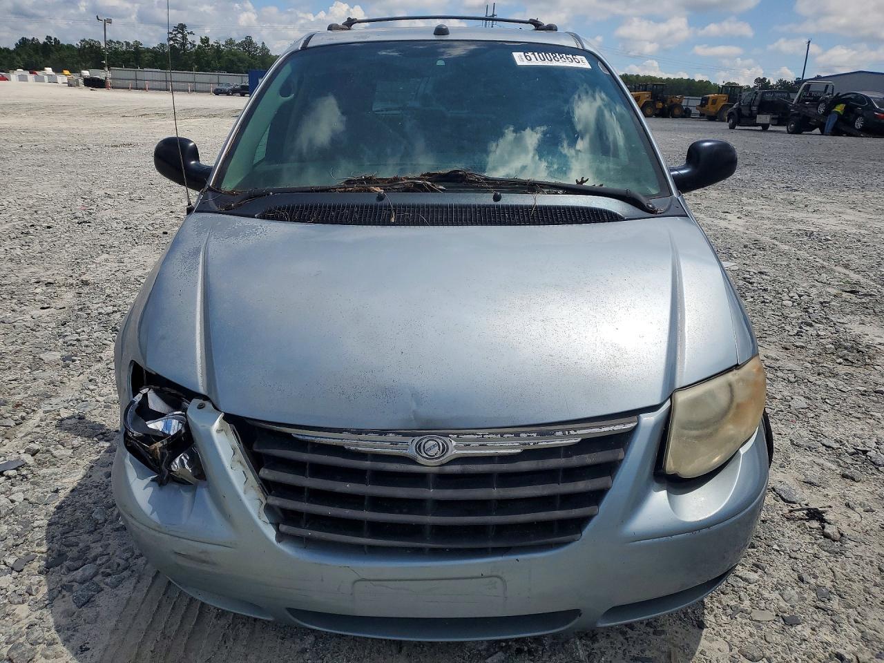 2005 Chrysler Town & Country Lx - Фото 5