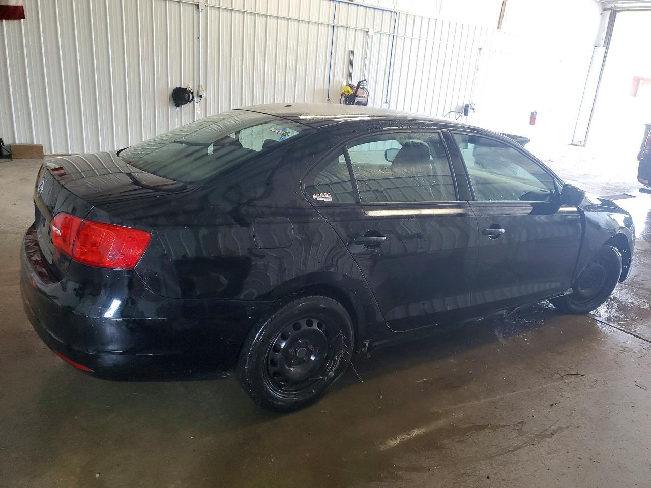 2013 Volkswagen Jetta Base - Image 3