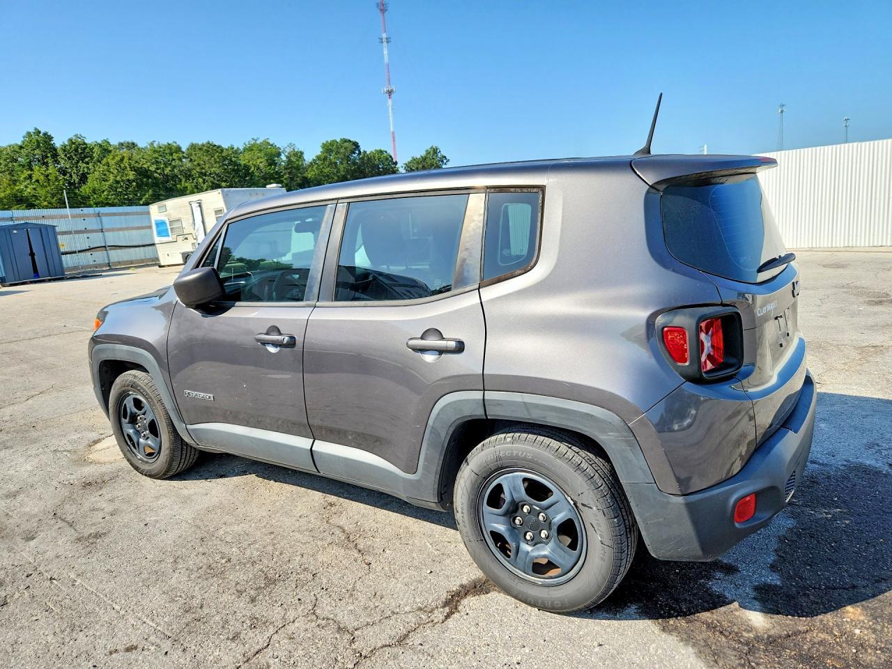 2016 Jeep Renegade Sport - Фото 2
