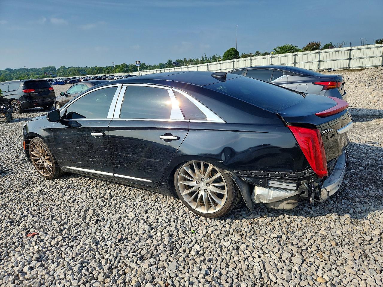 2016 Cadillac Xts Platinum - Image 2