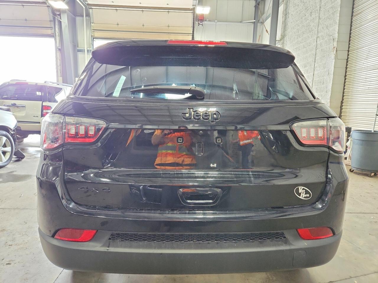 2023 Jeep Compass Latitude - Image 6