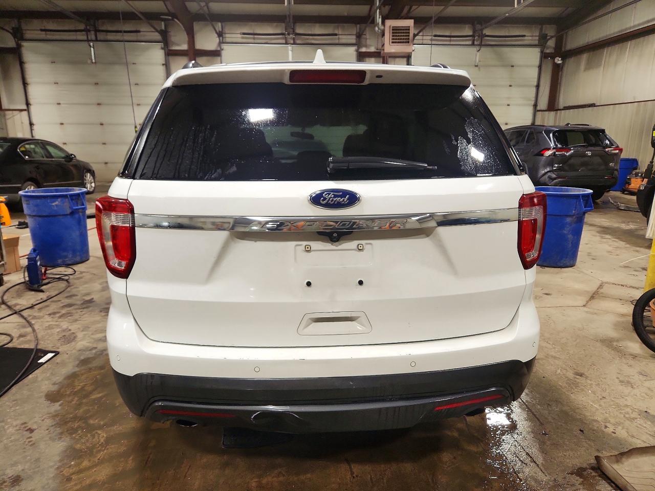 2017 Ford Explorer - Фото 6