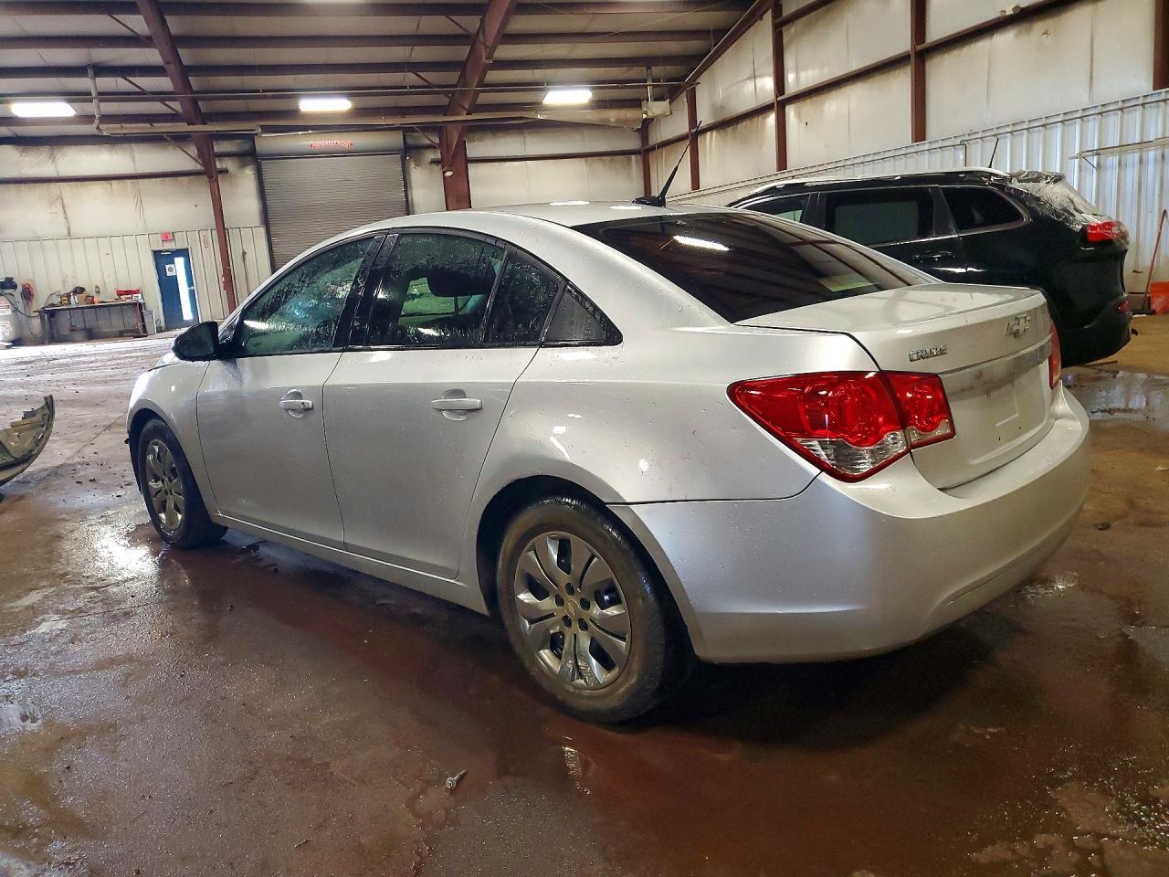 2014 Chevrolet Cruze Ls - Фото 2