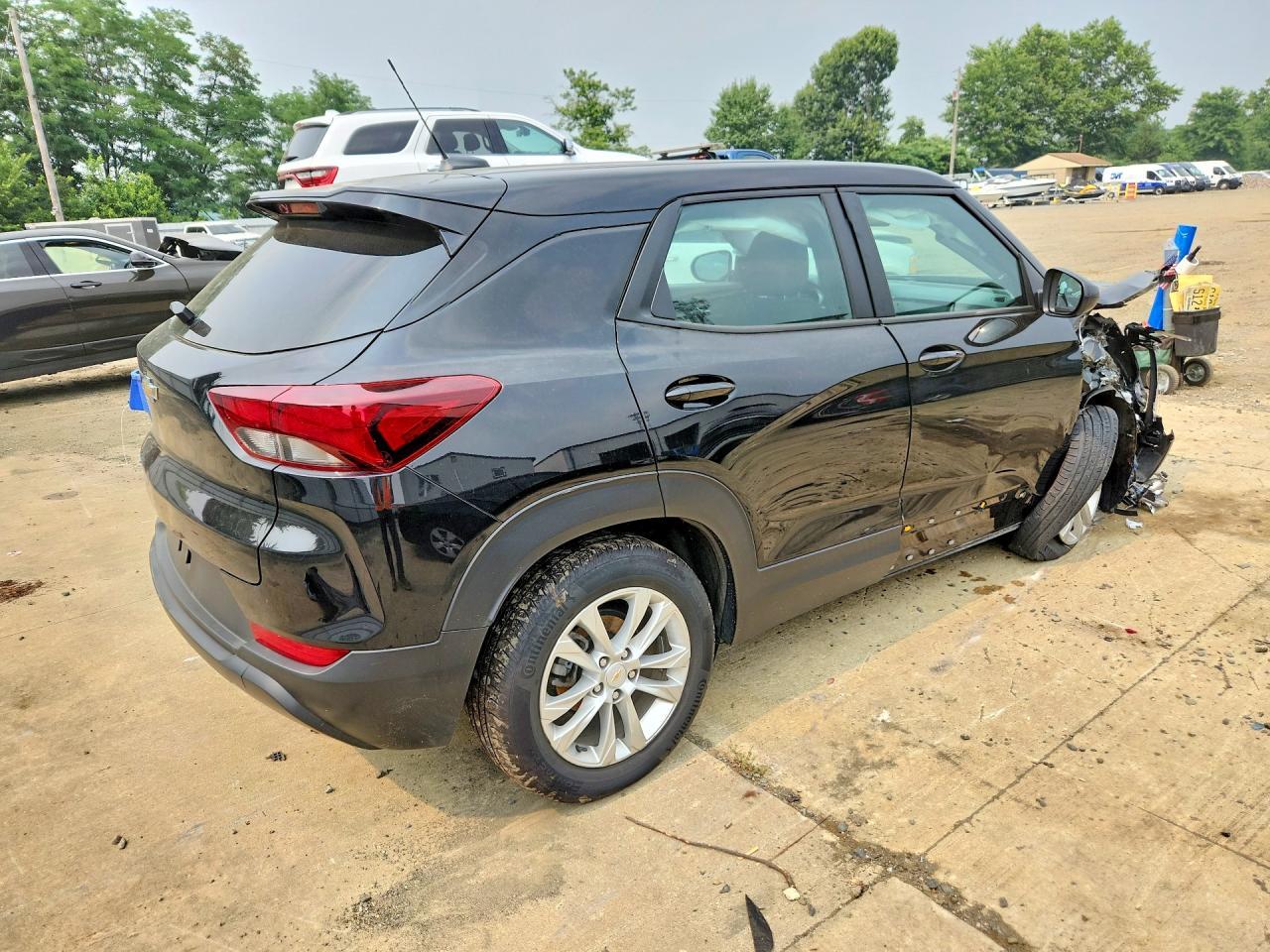 2023 Chevrolet Trailblazer Ls - Image 3
