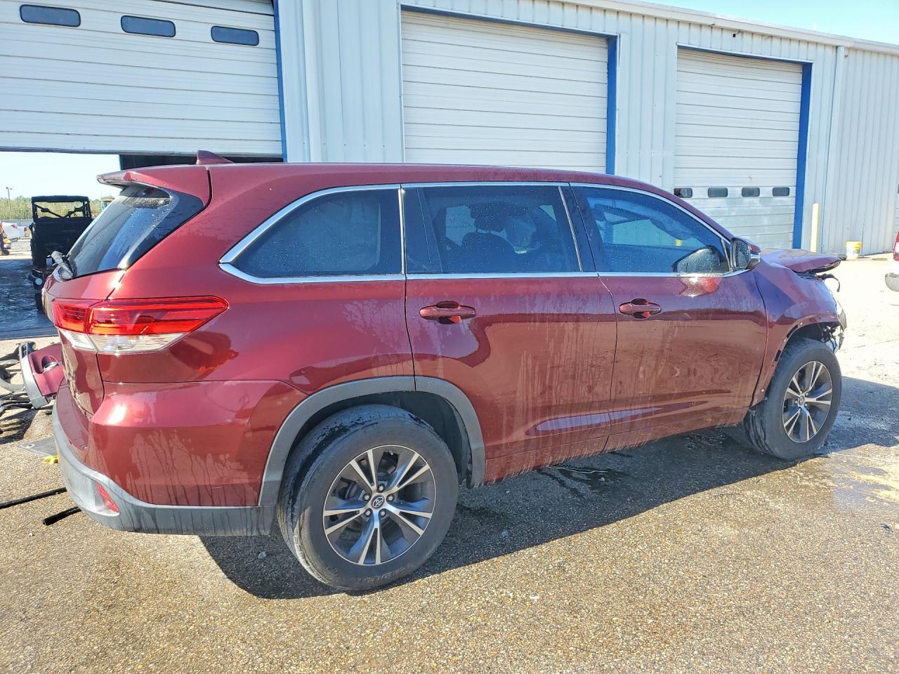 2017 Toyota Highlander Le Plus - Фото 3