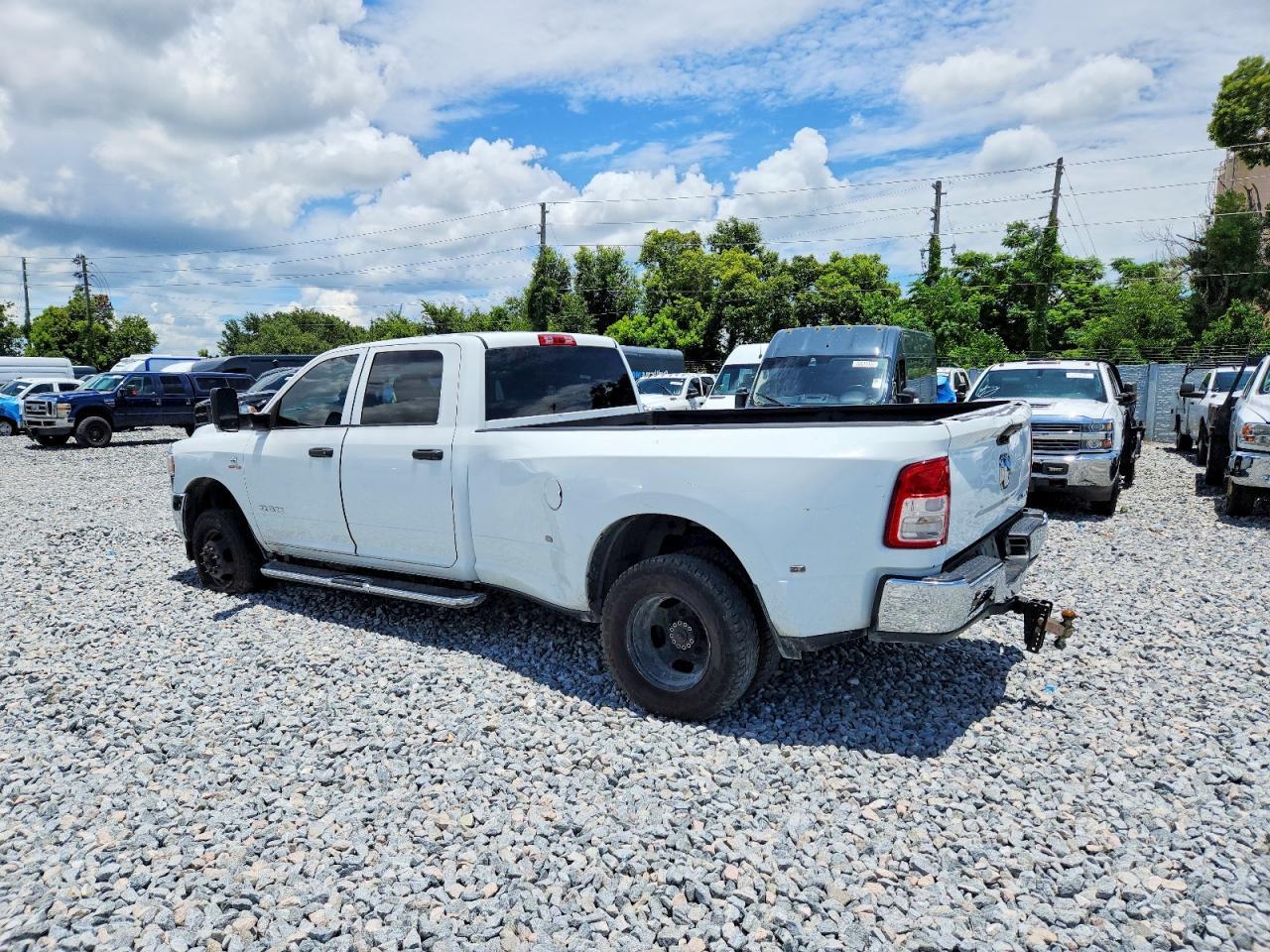 2022 Ram 3500 Tradesman - Фото 3