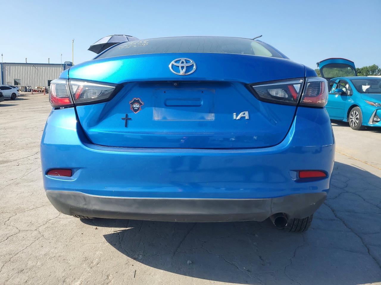 2017 Toyota Yaris Ia Base - Фото 6