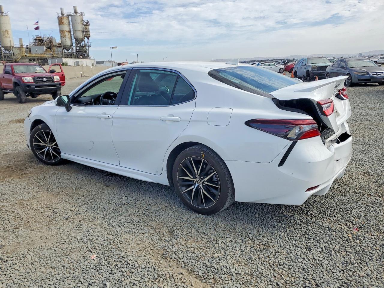 2024 Toyota Camry Se - Image 2