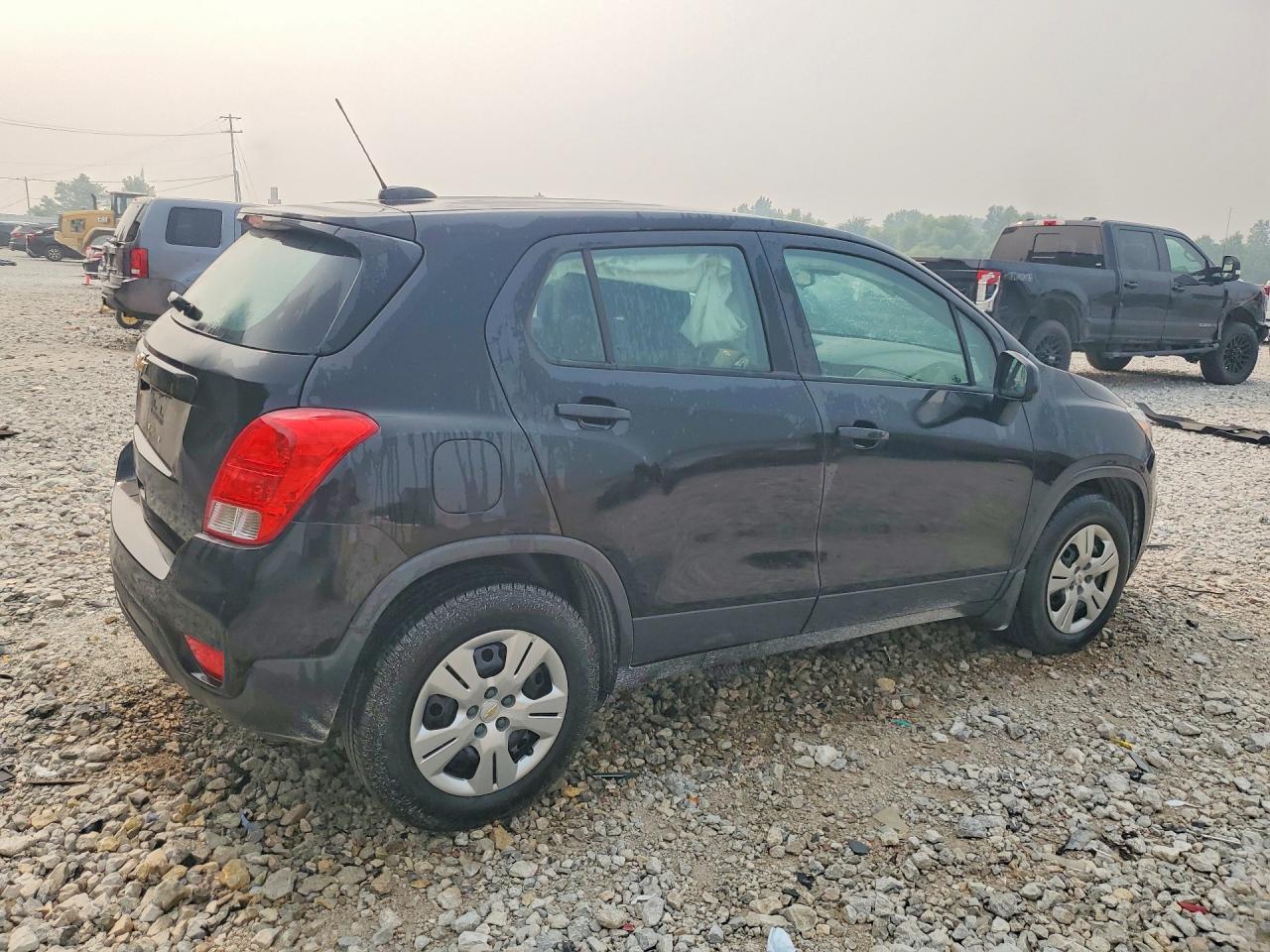 2019 Chevrolet Trax Ls - Image 3