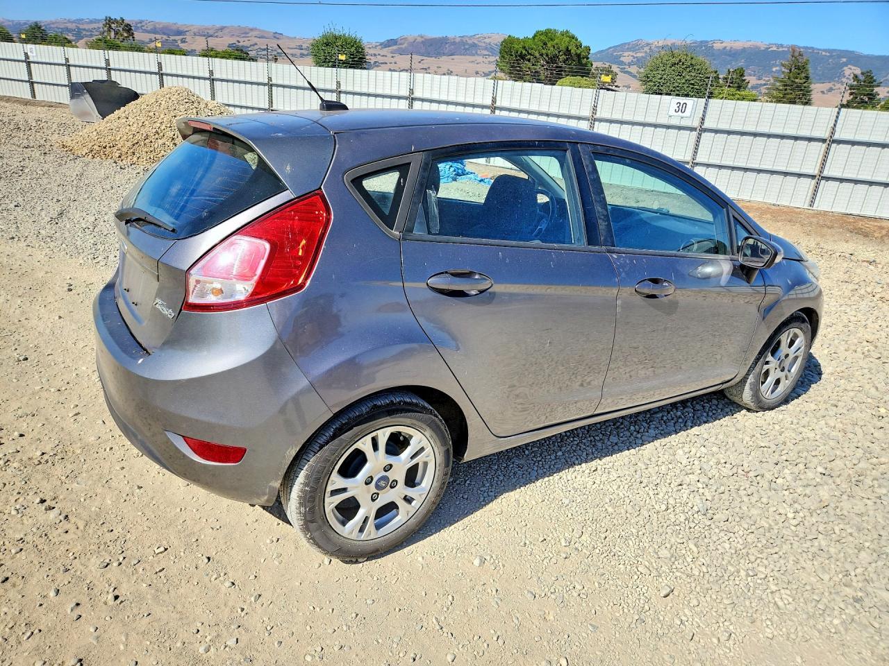 2014 Ford Fiesta Se - Image 3
