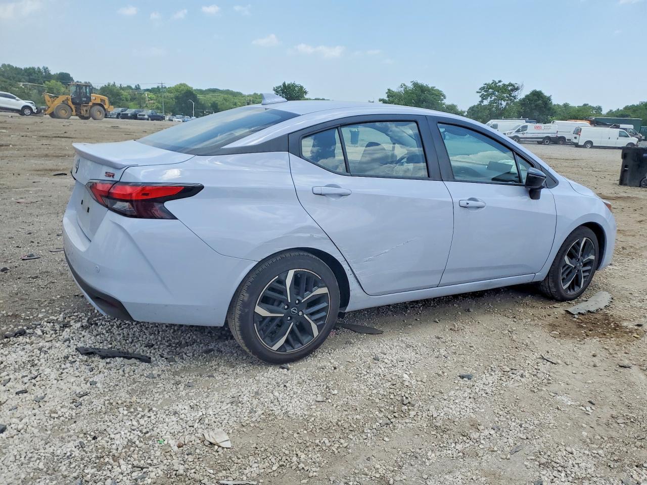 2025 Nissan Versa Sr - Фото 3
