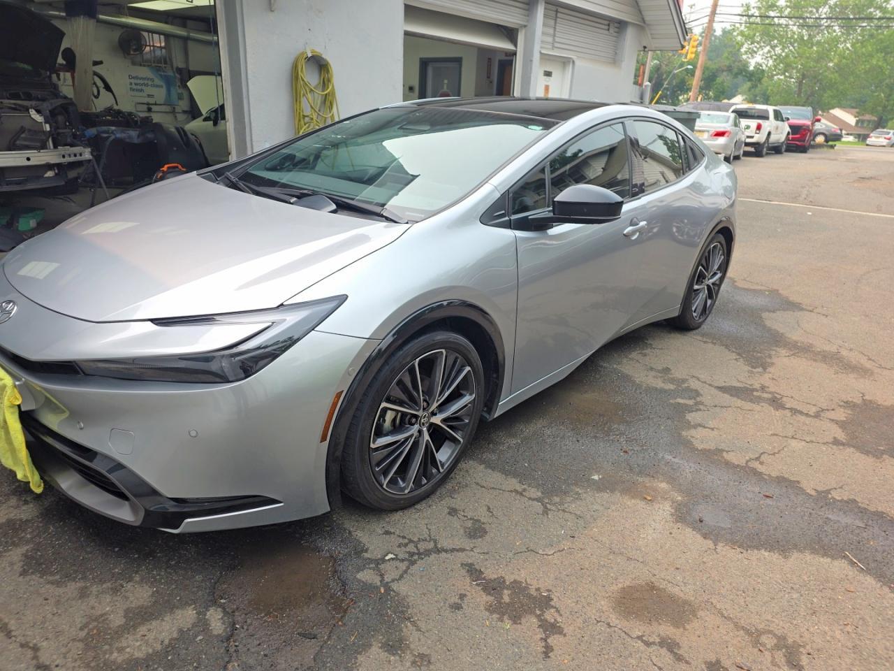 2024 Toyota Prius Limited - Фото 2