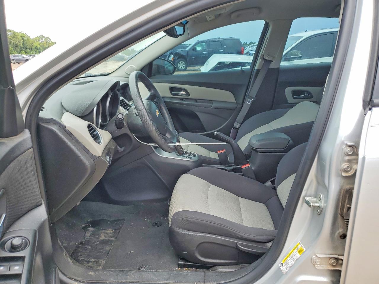 2014 Chevrolet Cruze Ls - Image 7