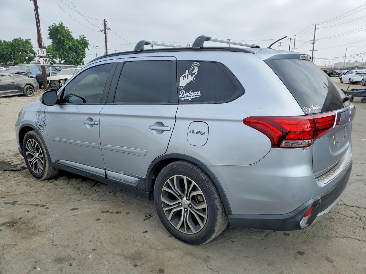 2016 Mitsubishi Outlander Se - Фото 2