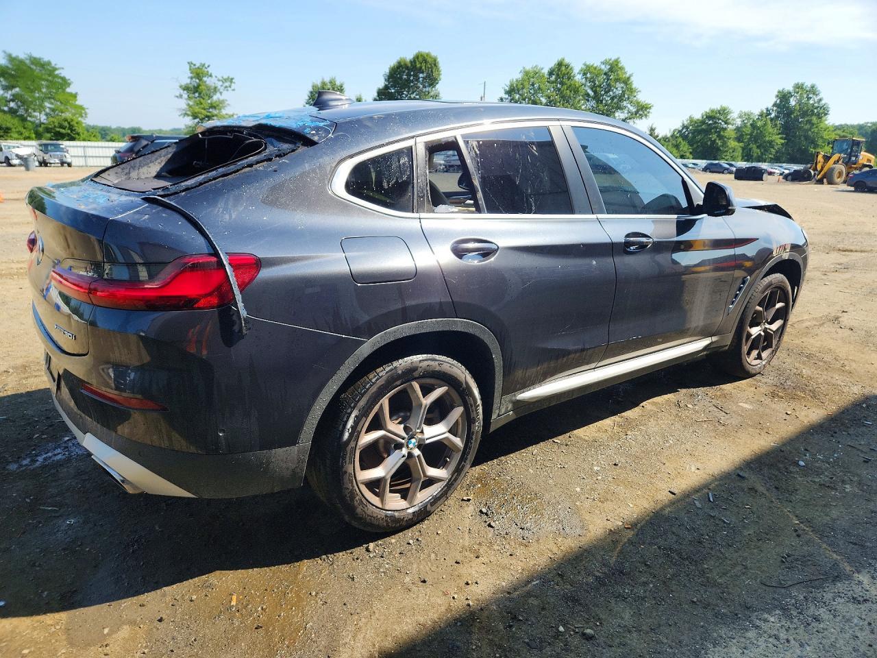 2024 BMW X4 xDrive30I - Image 3